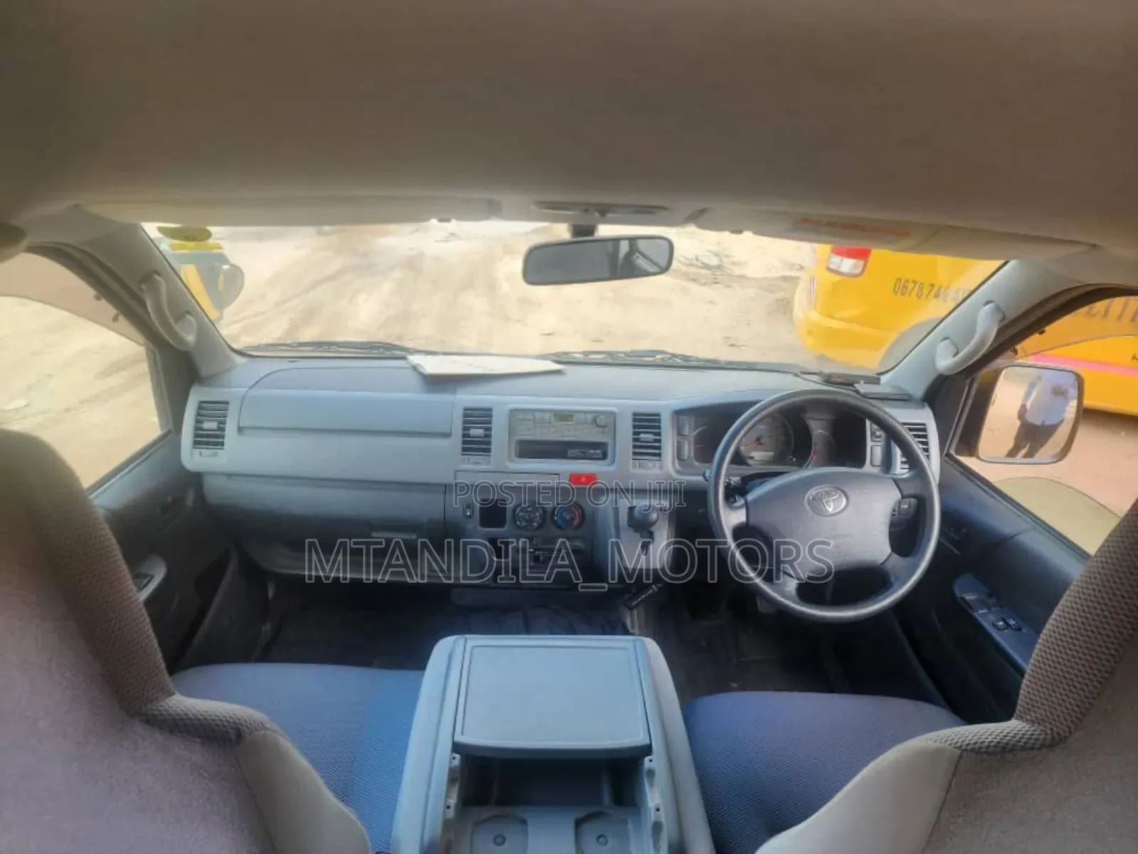 Toyota Quantum 2014 Orange