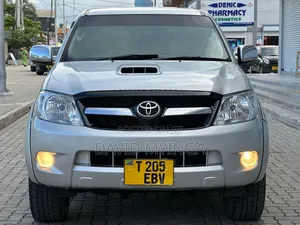 Photo - Toyota Hilux 2008 Silver