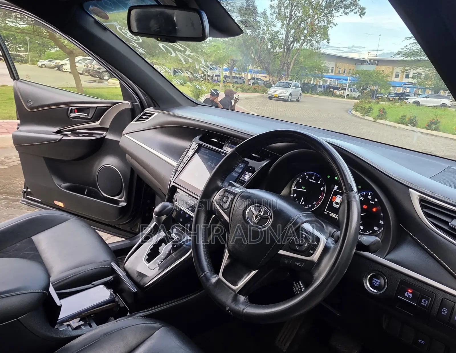 Toyota Harrier 2.0 2017 Black