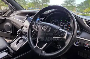 Toyota Harrier 2.0 2017 Black