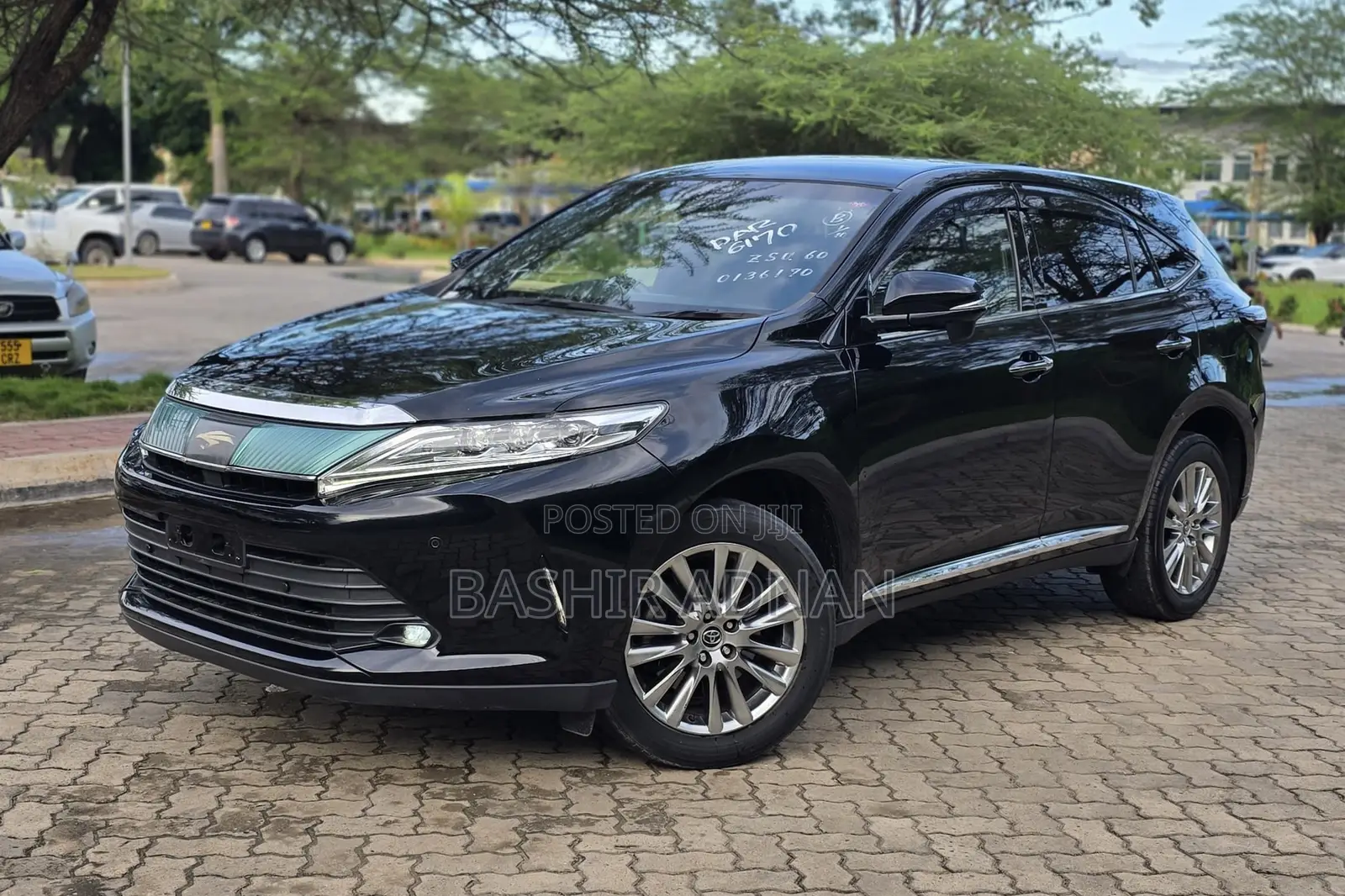 Toyota Harrier 2.0 2017 Black
