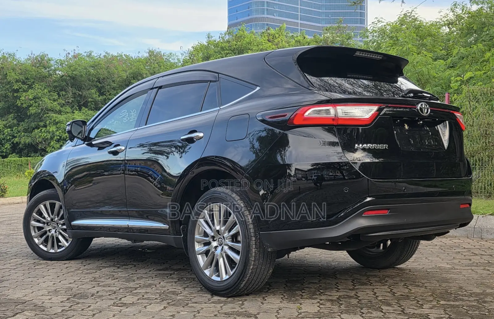 Toyota Harrier 2.0 2017 Black