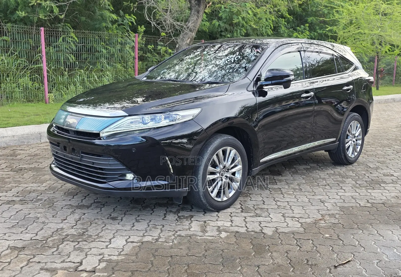 Toyota Harrier 2.0 2017 Black