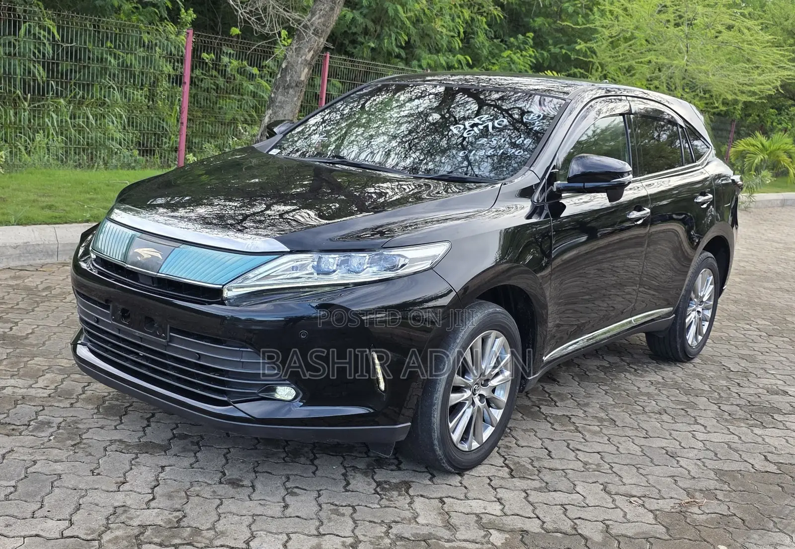Toyota Harrier 2.0 2017 Black