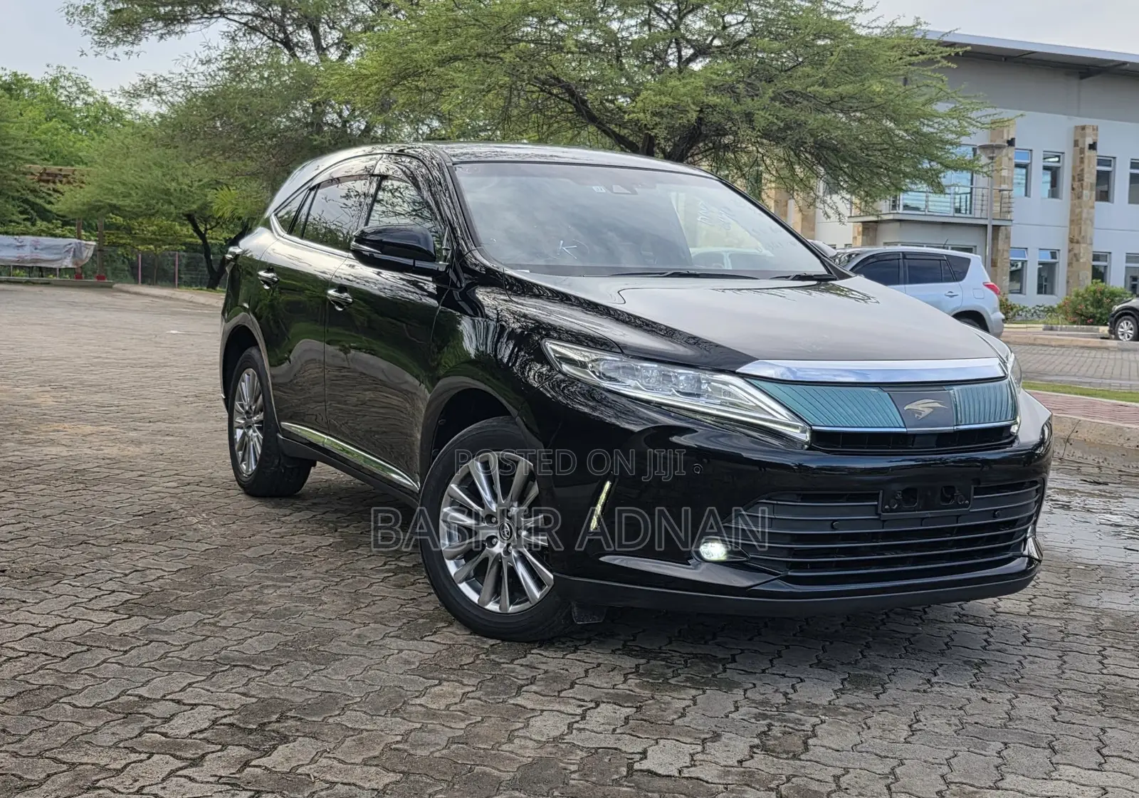 Toyota Harrier 2.0 2017 Black