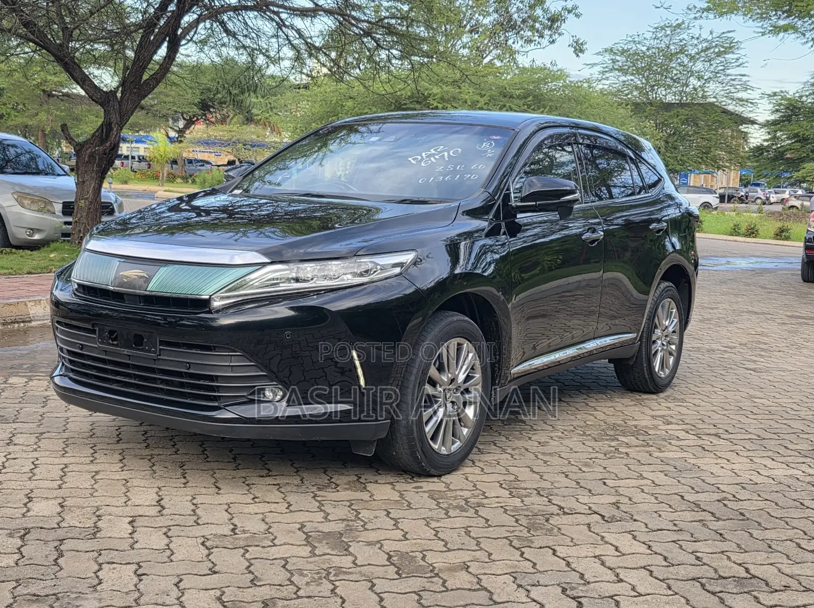 Toyota Harrier 2.0 2017 Black