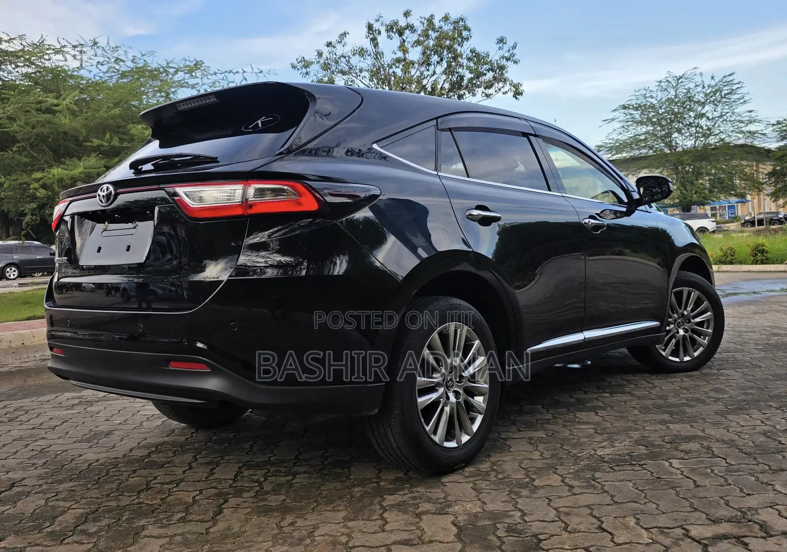 Toyota Harrier 2.0 2017 Black