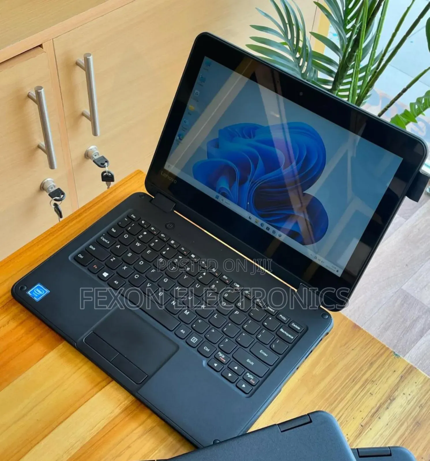 Laptop Lenovo 300e 4GB Intel Celeron SSD 128GB