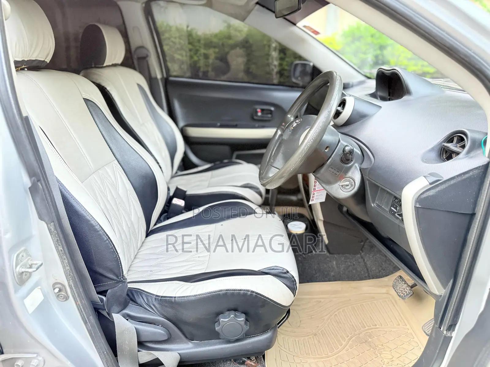 Toyota IST 2004 Silver