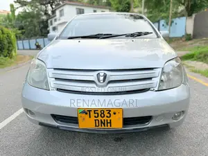 Toyota IST 2004 Silver