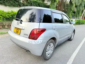 Toyota IST 2004 Silver