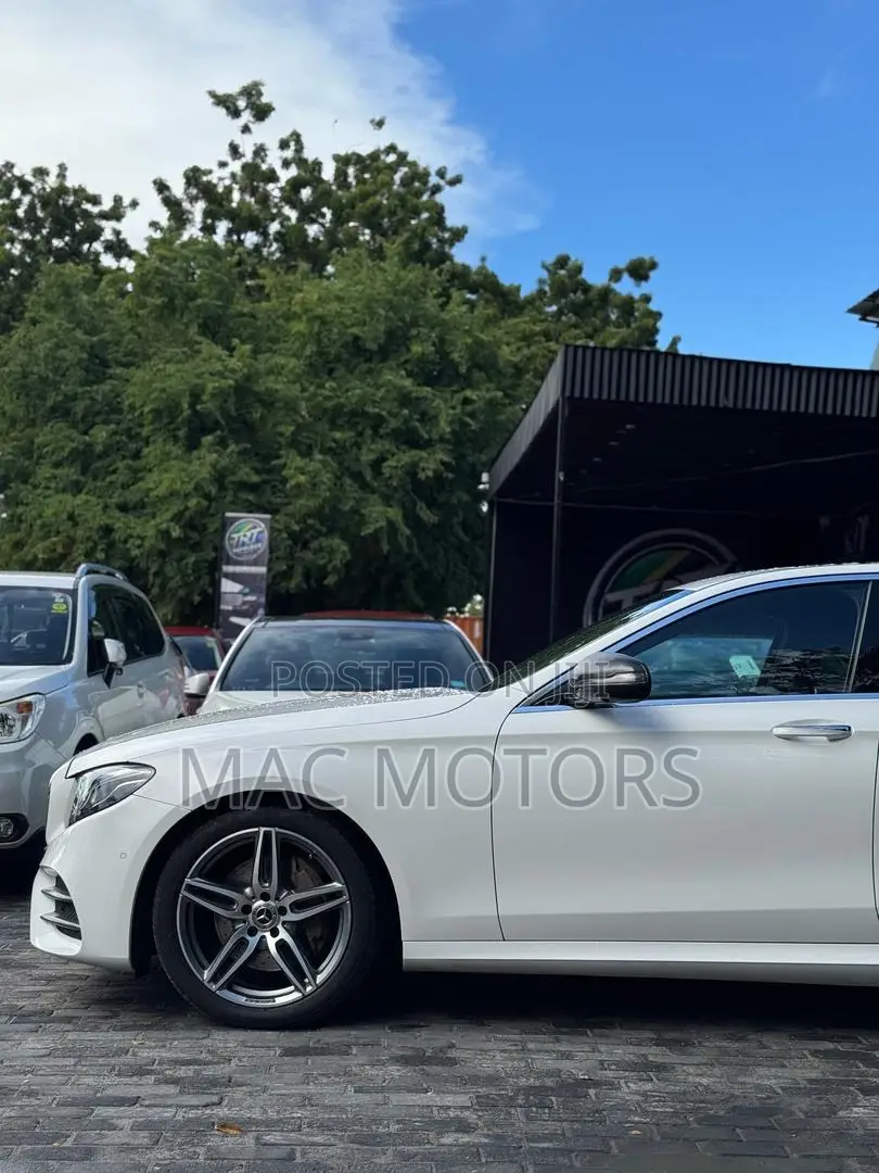 Mercedes-Benz E220 2017 White