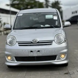 Toyota Sienta 2008 Silver