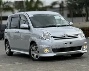 Toyota Sienta 2008 Silver