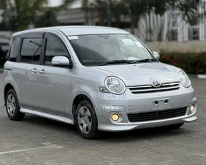 Toyota Sienta 2008 Silver