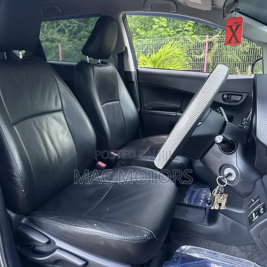 Toyota Ractis 1.5 FWD 2011 Gray