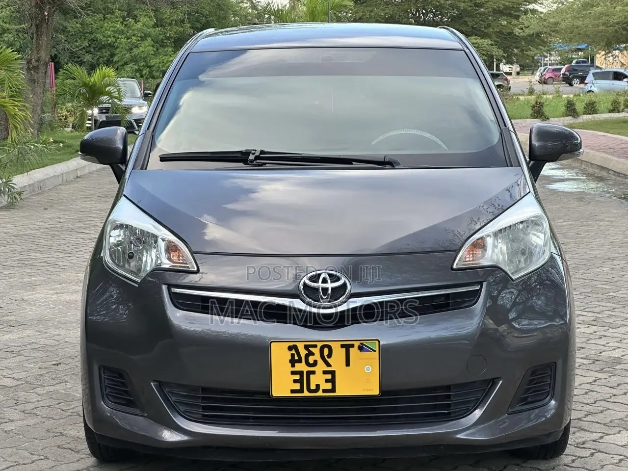 Toyota Ractis 1.5 FWD 2011 Gray