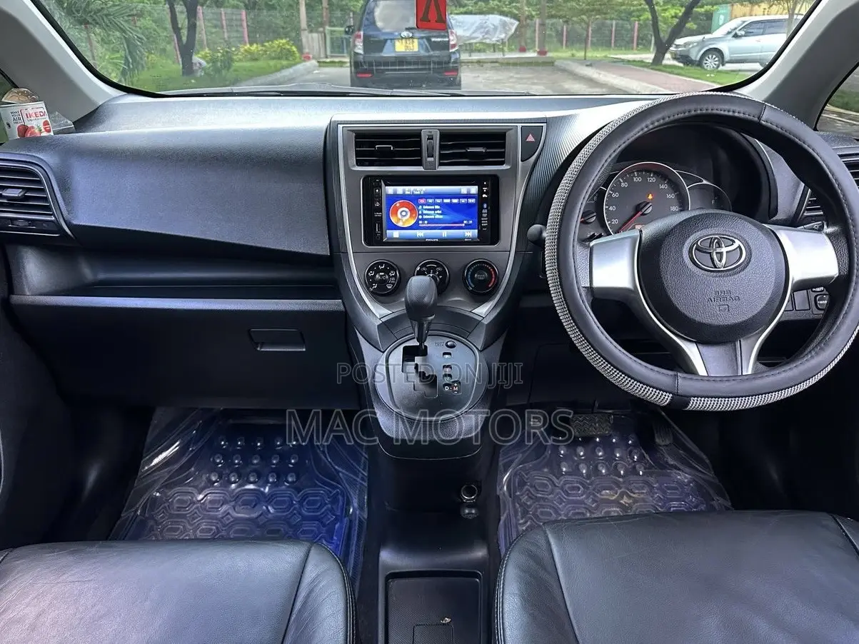 Toyota Ractis 1.5 FWD 2011 Gray