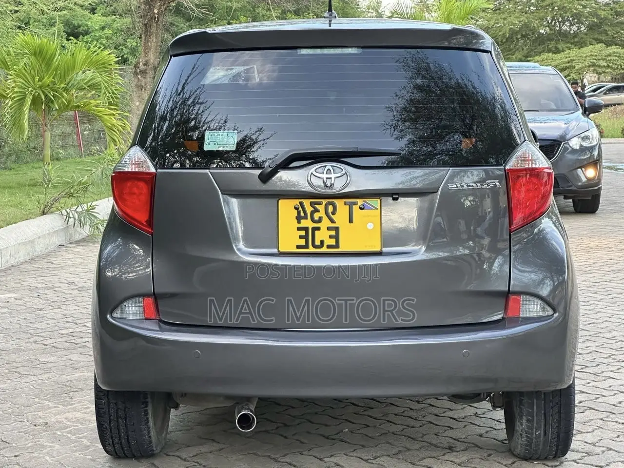 Toyota Ractis 1.5 FWD 2011 Gray