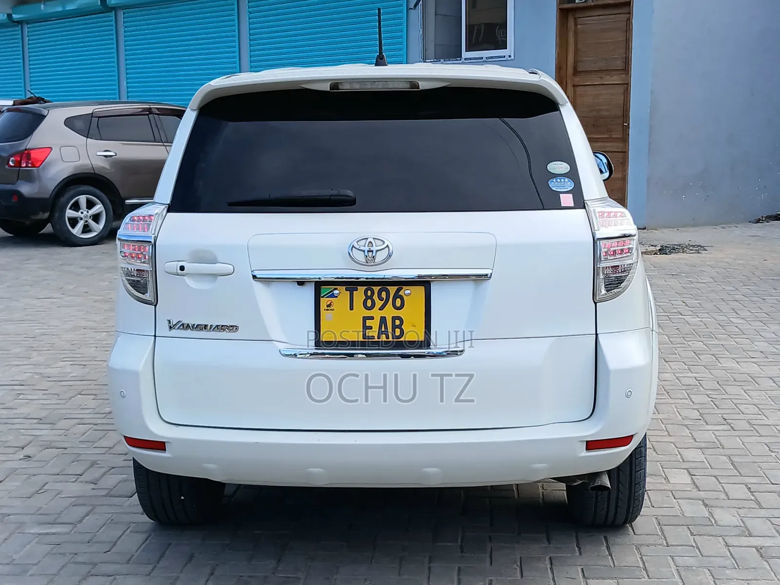 Toyota Vanguard 2011 White