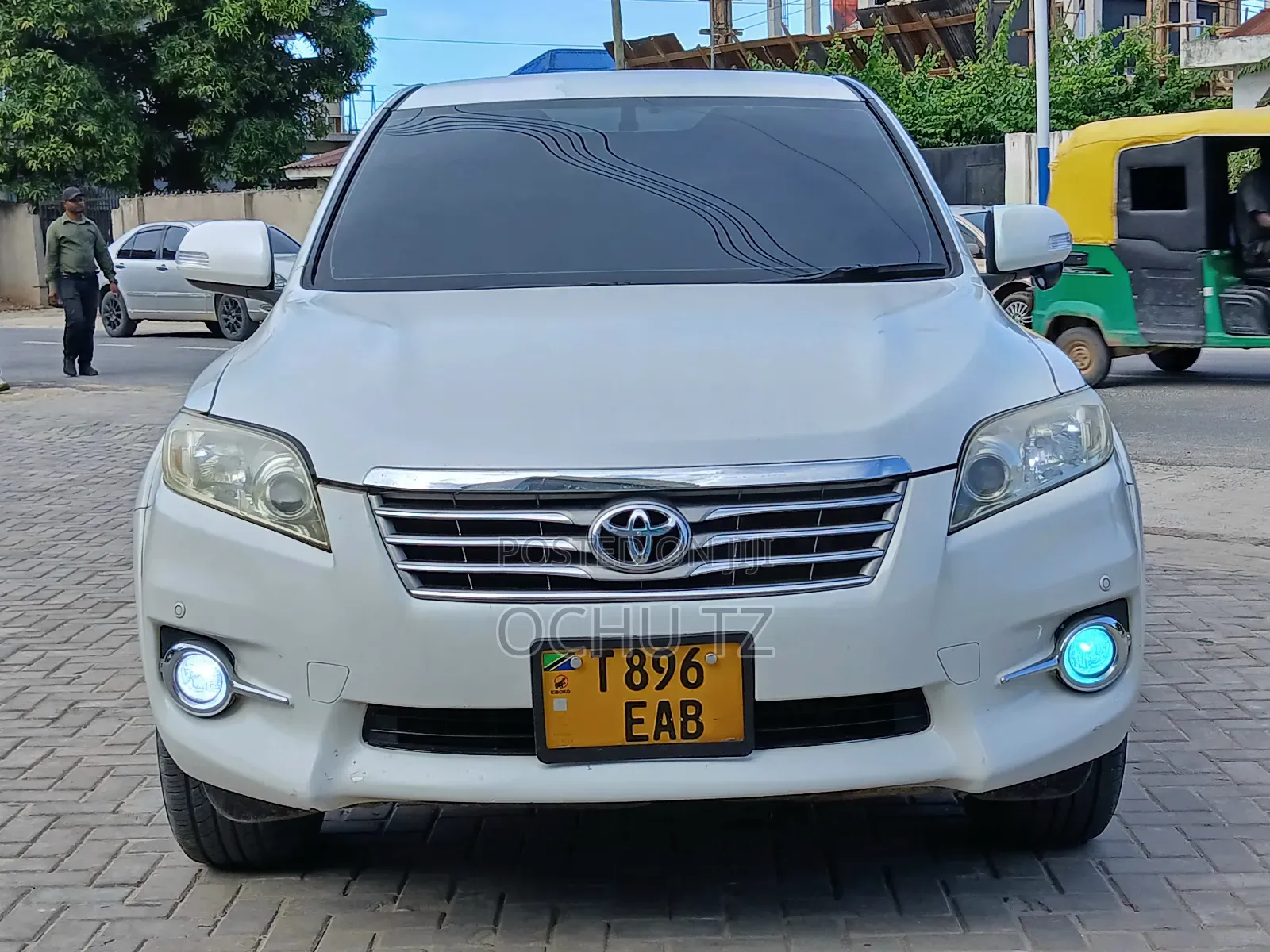 Toyota Vanguard 2011 White