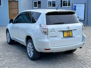 Toyota Vanguard 2011 White