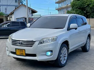 Toyota Vanguard 2011 White