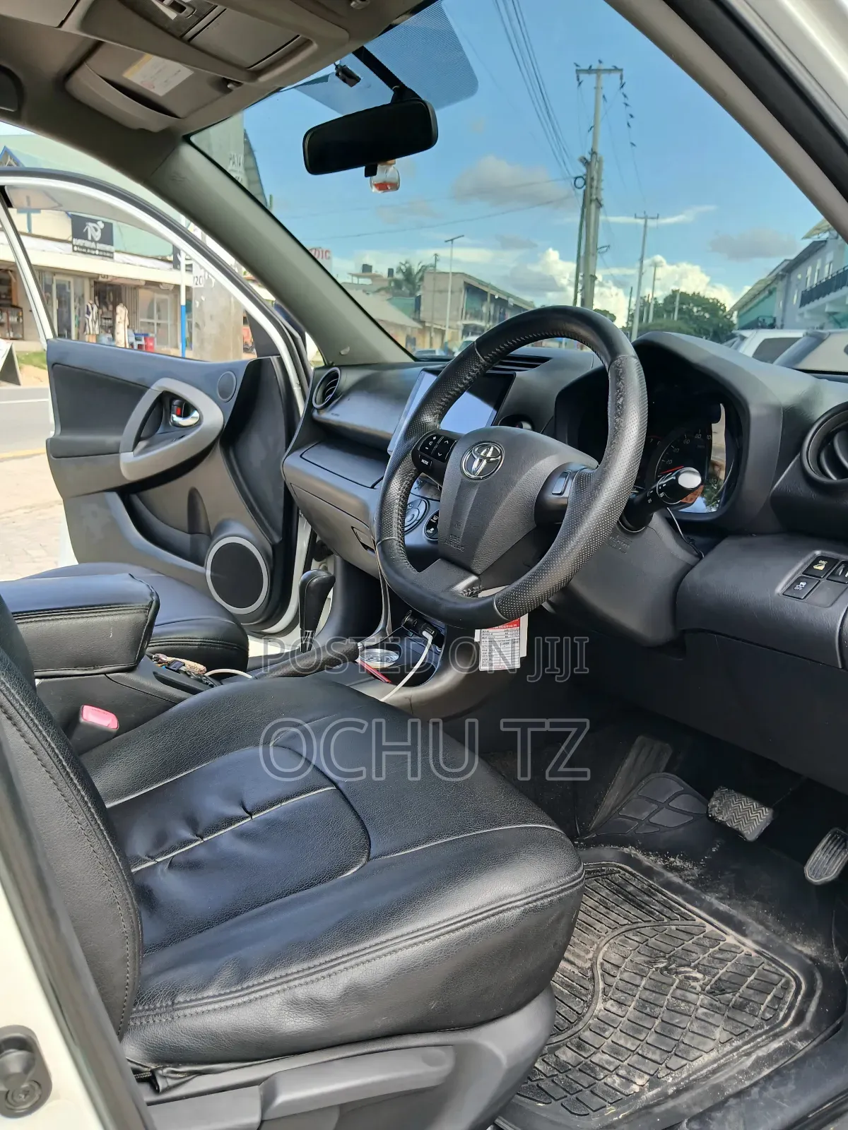 Toyota Vanguard 2011 White