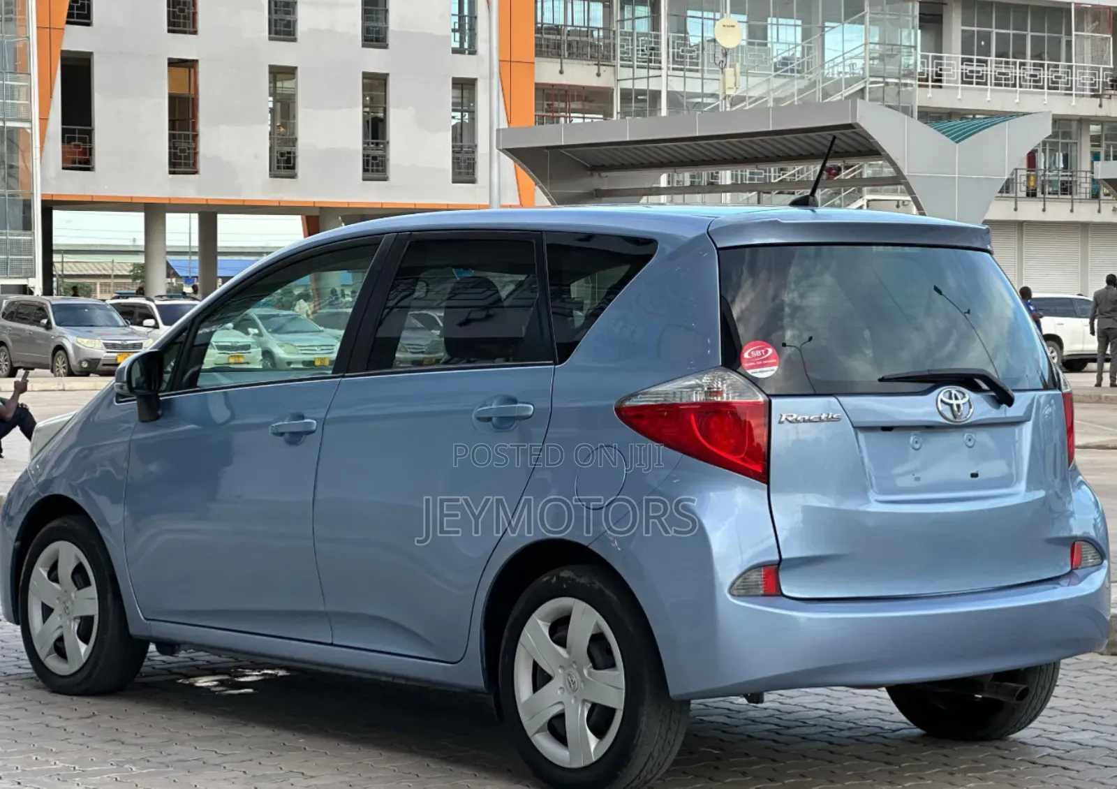 Toyota Ractis 2014 Blue