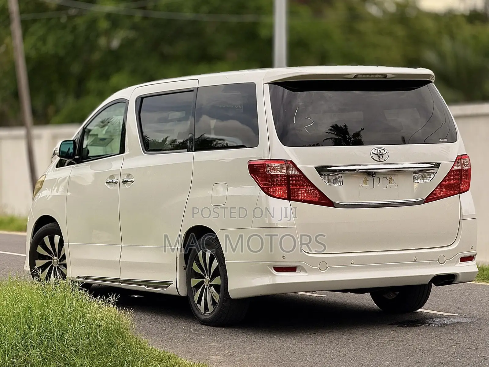 Toyota Alphard 2.4 Petrol FWD 2008 White