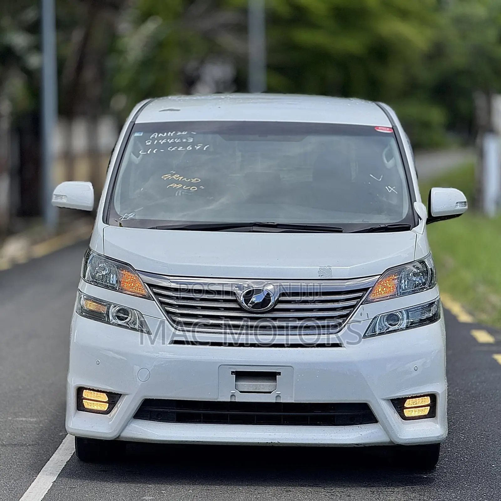 Toyota Vellfire 2010 White