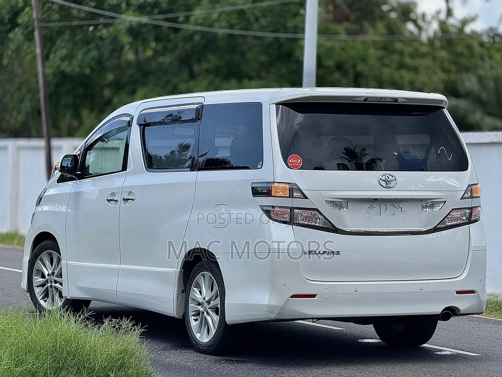 Toyota Vellfire 2010 White