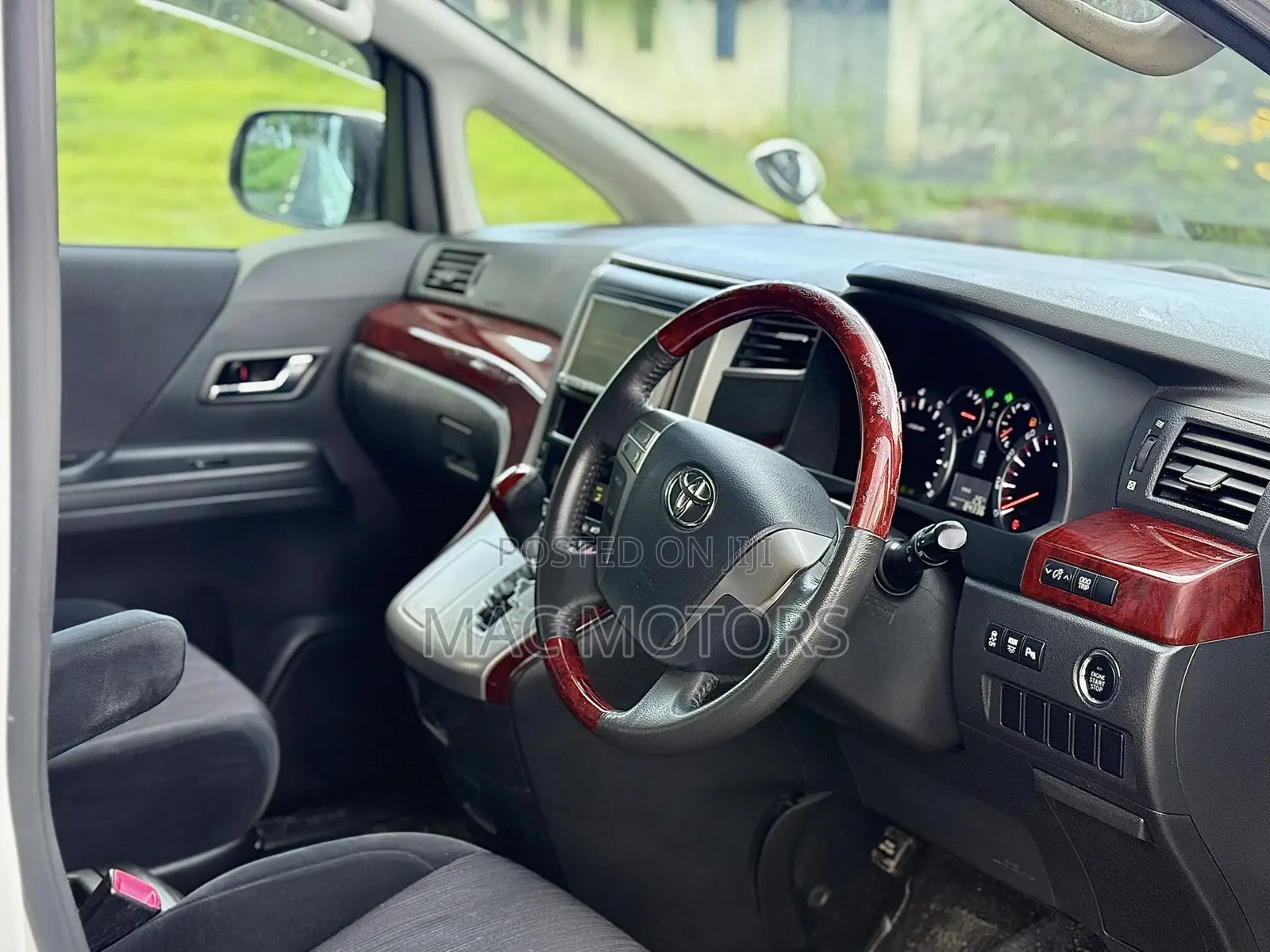 Toyota Vellfire 2010 White