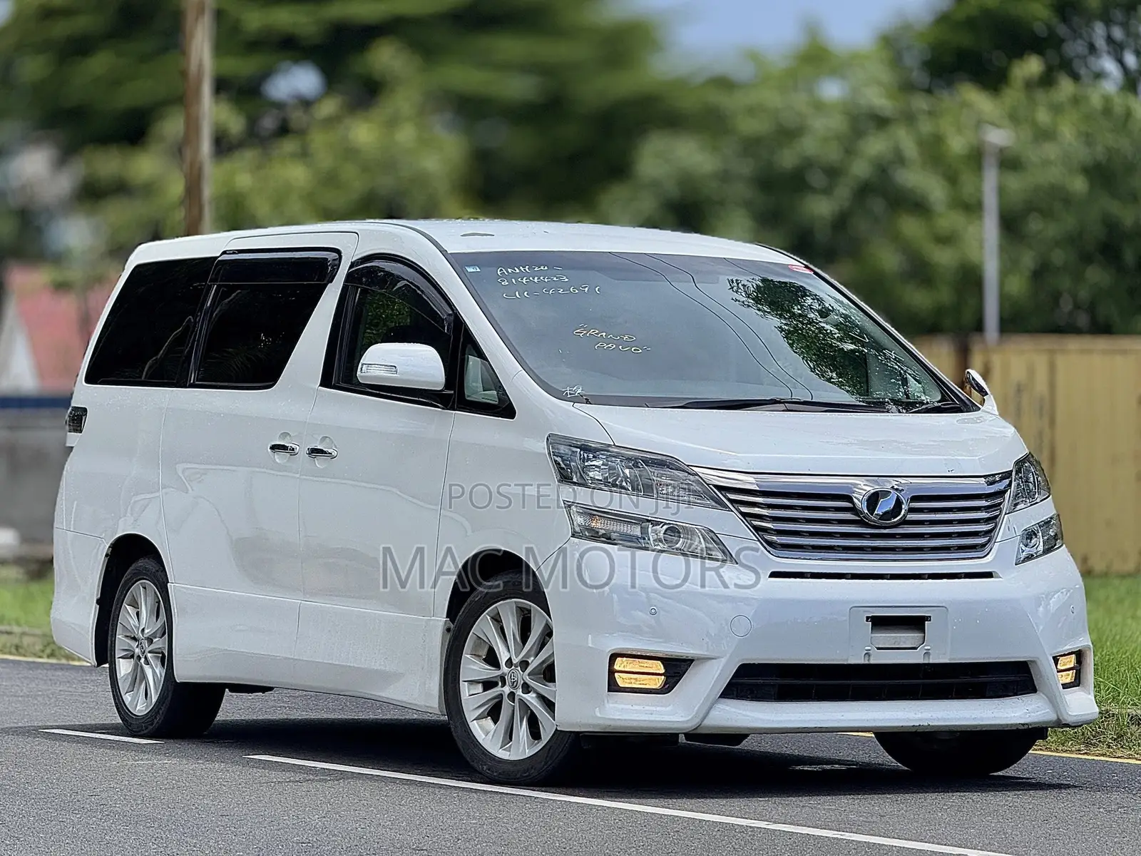 Toyota Vellfire 2010 White