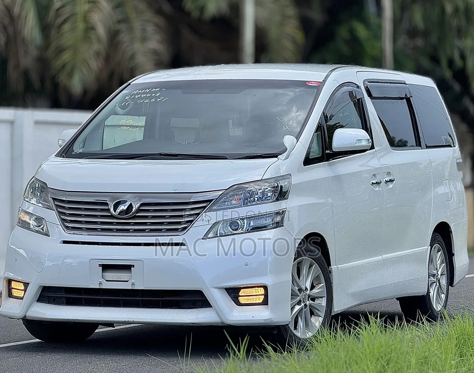 Toyota Vellfire 2010 White