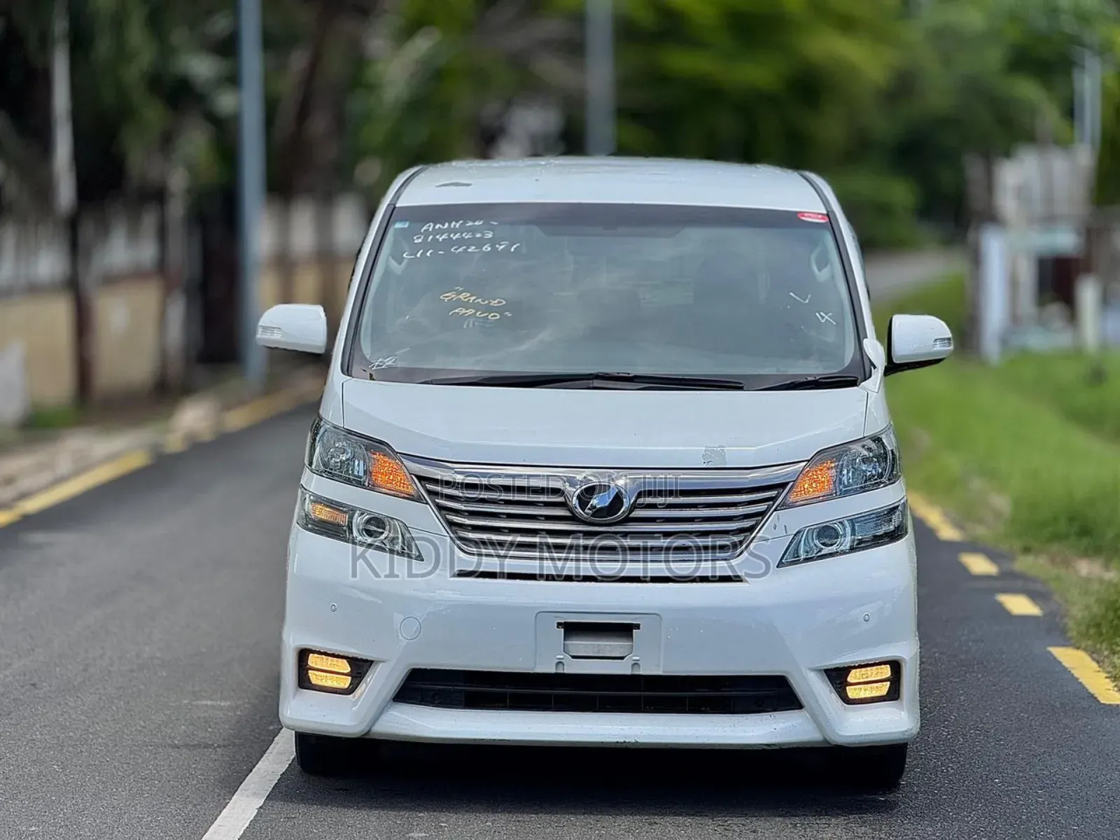 Toyota Vellfire 2010 White