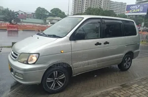 Toyota Noah 2001 Silver