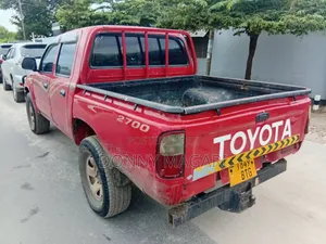 Photo - Toyota Hilux 1995 Red