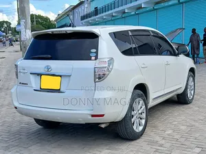 Photo - Toyota Vanguard 2011 White