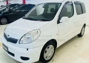 Toyota Fun Cargo 2009 White