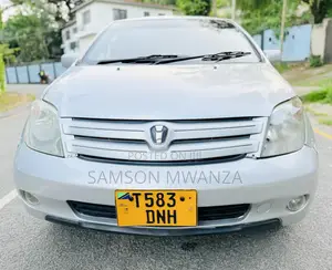 Photo - Toyota IST 2004 Silver