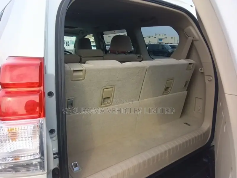 Toyota Land Cruiser Prado 2011 Pearl