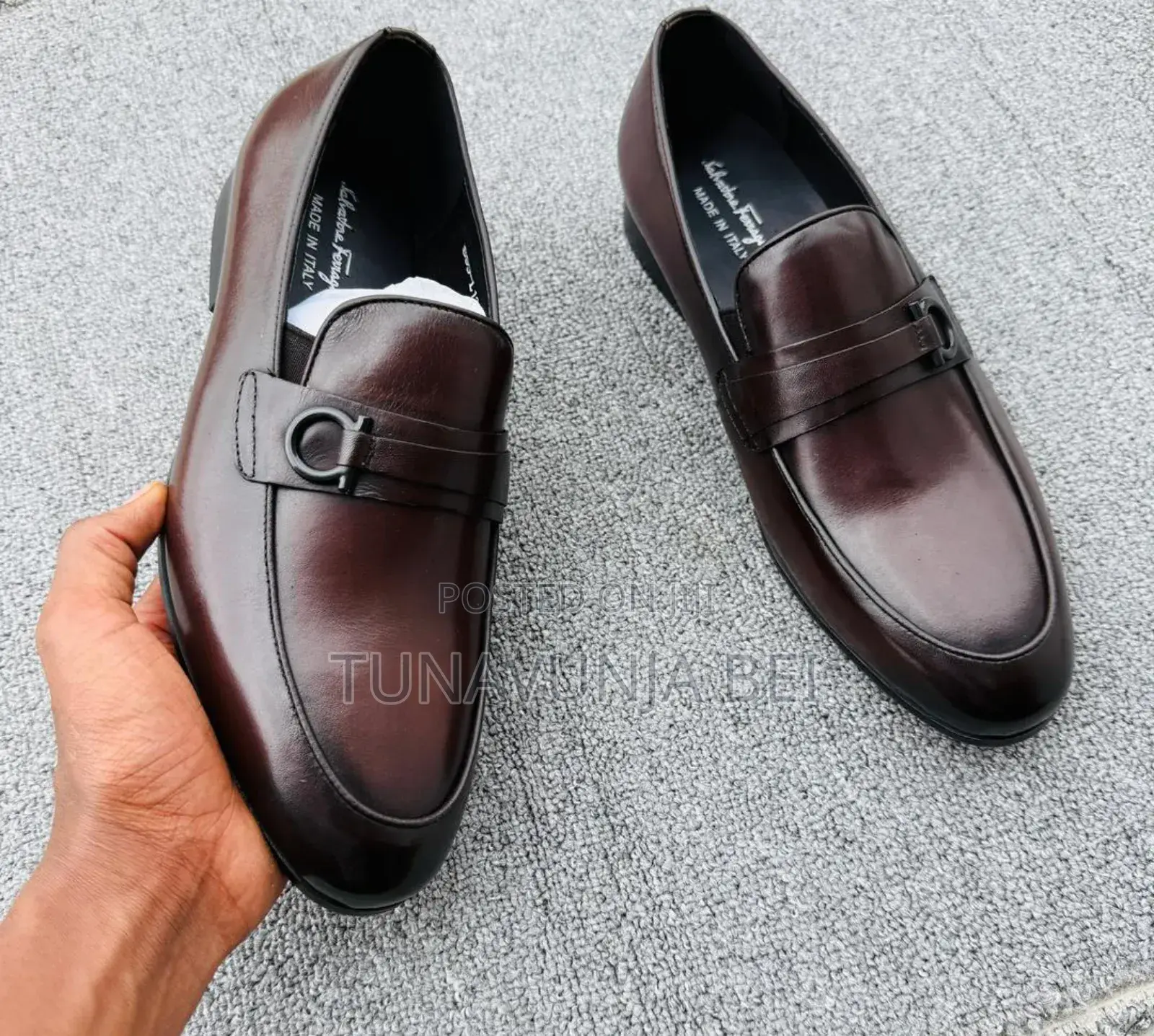 Salvatone Ferregamo / Classic Men Shoes 