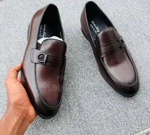 Salvatone Ferregamo / Classic Men Shoes 