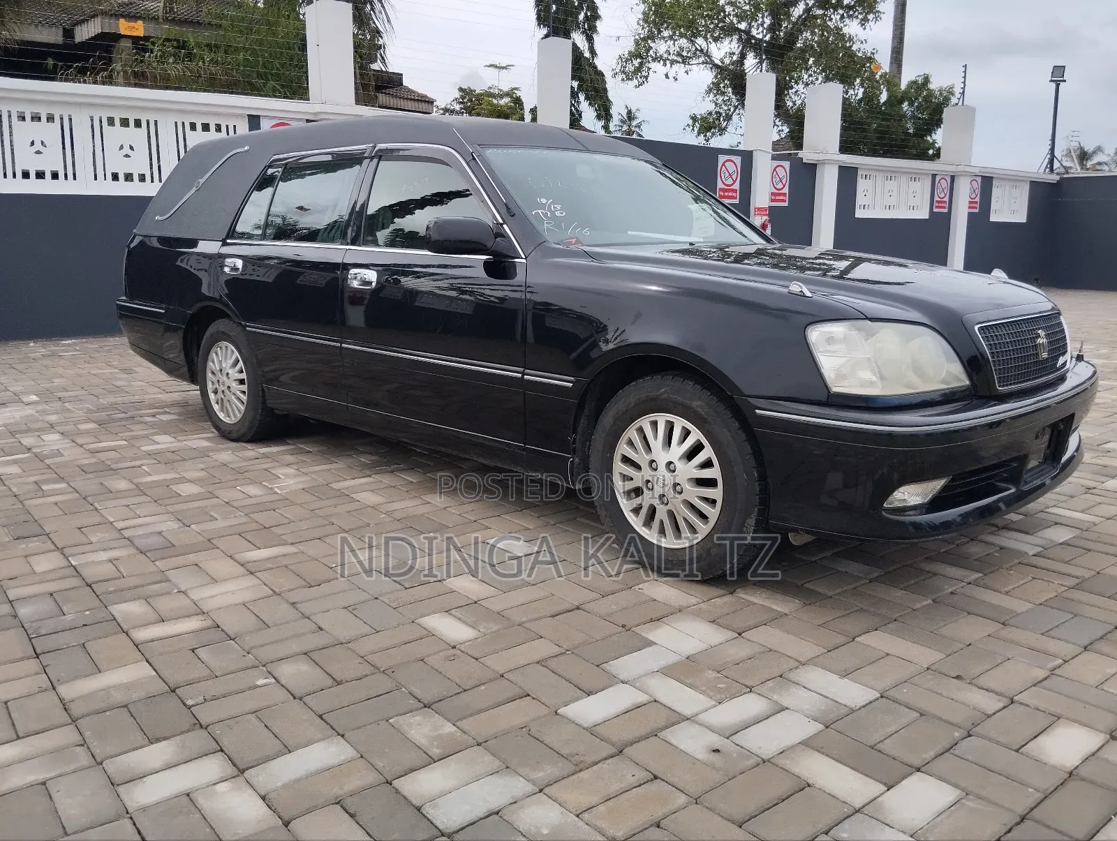 Toyota Crown 2000 Black