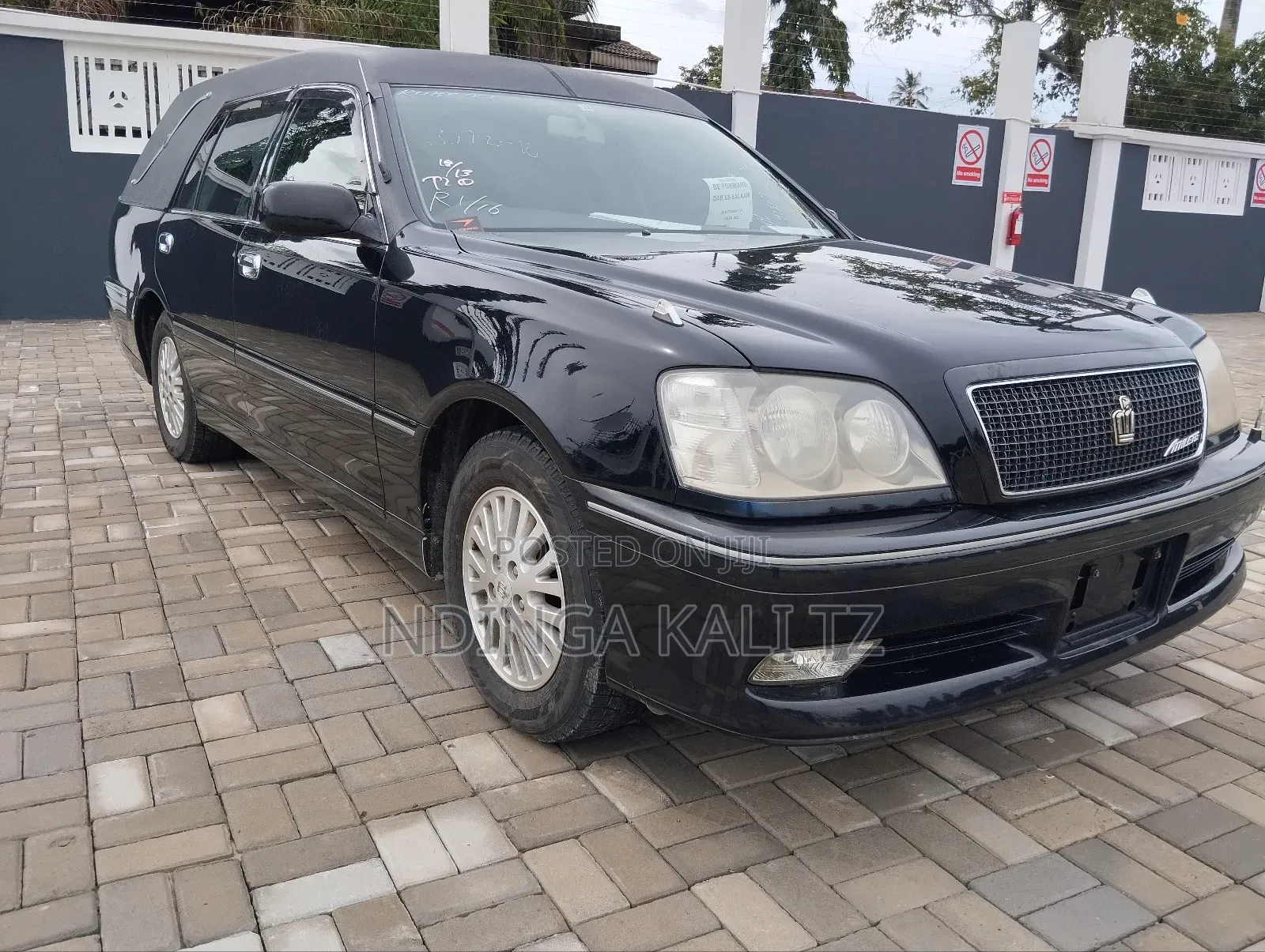Toyota Crown 2000 Black