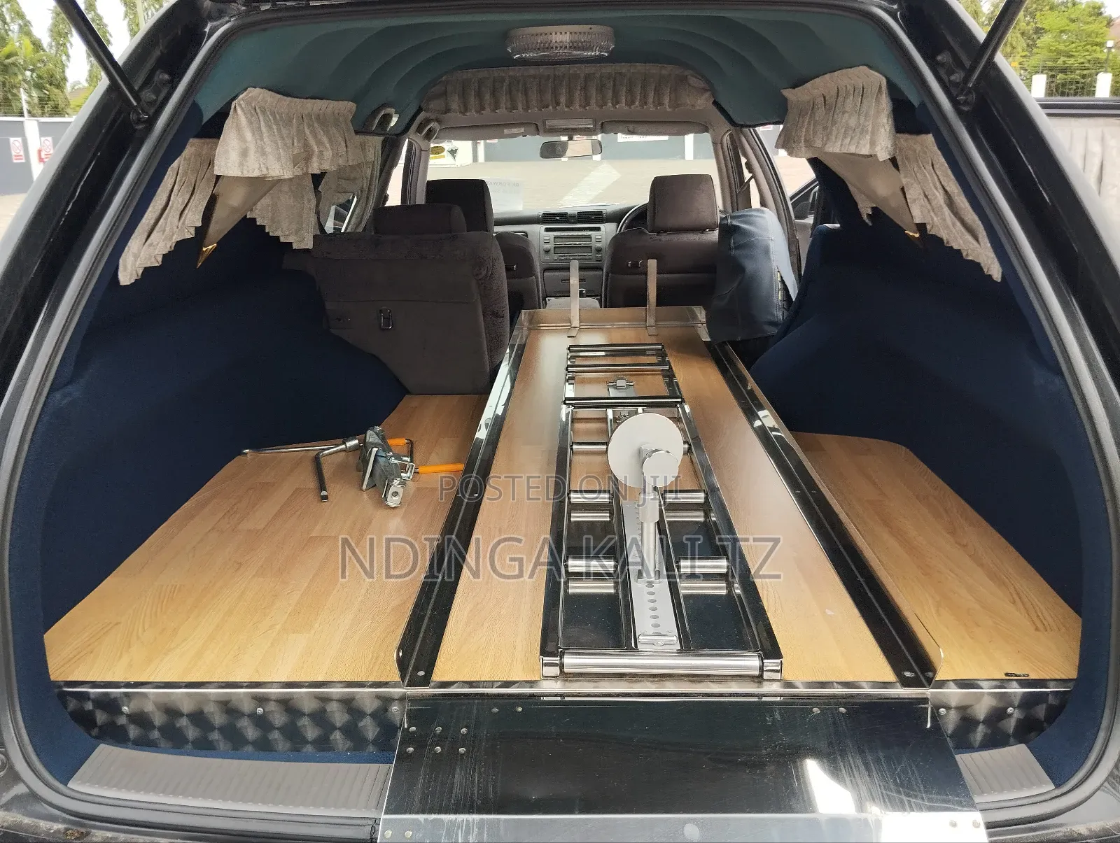Toyota Crown 2000 Black