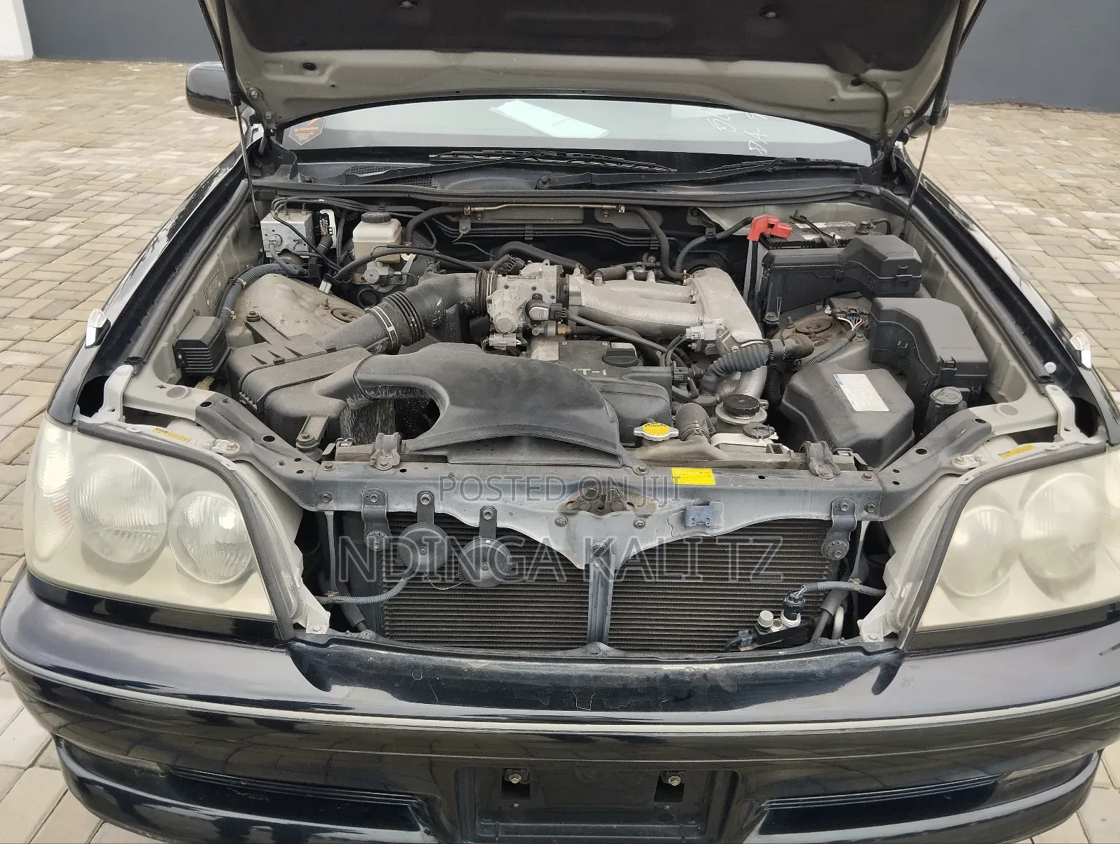 Toyota Crown 2000 Black