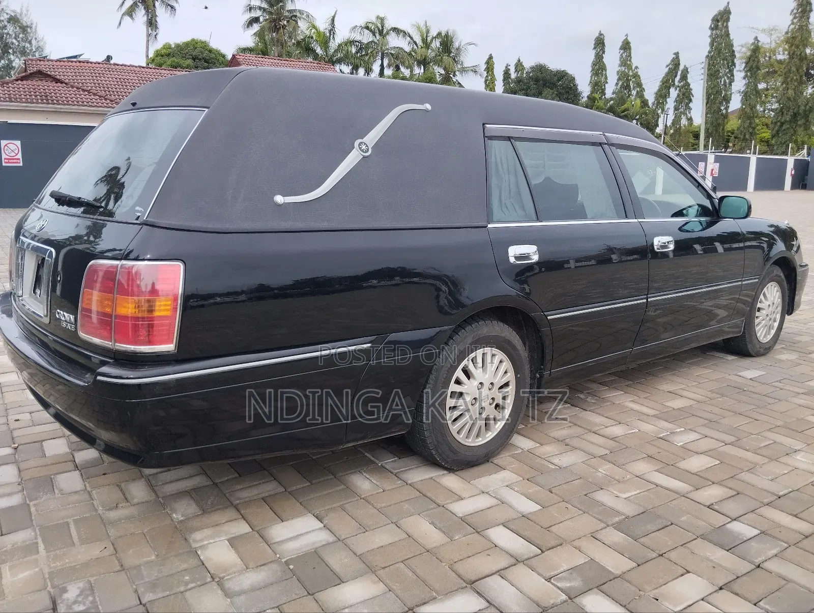 Toyota Crown 2000 Black