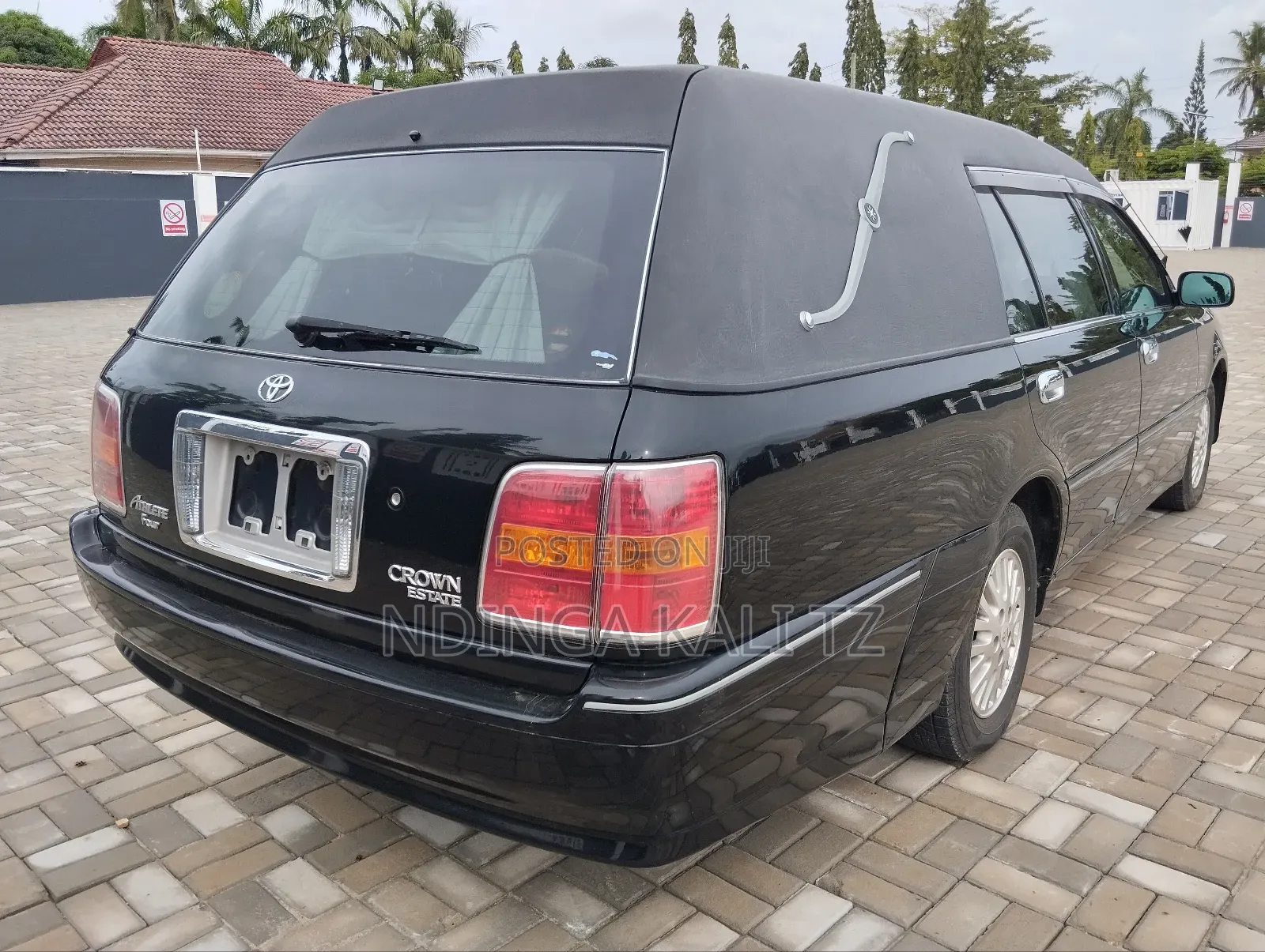 Toyota Crown 2000 Black
